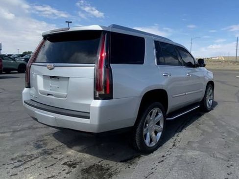 Used 2018 Cadillac Escalade Luxury AWD/4WD image 8