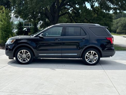 Used 2019 Ford Explorer XLT w/ Equipment Group 202A AWD/4WD image 4