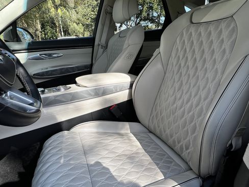 Used 2022 Genesis GV70 3.5T Sport w/ Sport Advanced Package image 17