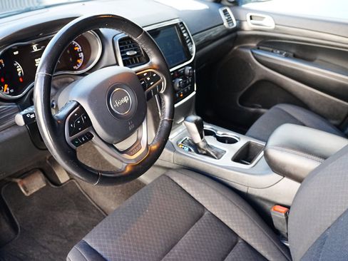 Used 2020 Jeep Grand Cherokee Laredo w/ Security & Convenience Group image 8