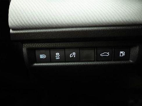 Used 2025 Toyota Camry SE image 30