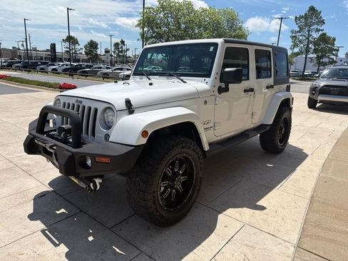 Used 2017 Jeep Wrangler Unlimited Sahara w/ Dual Top Group AWD/4WD image 38