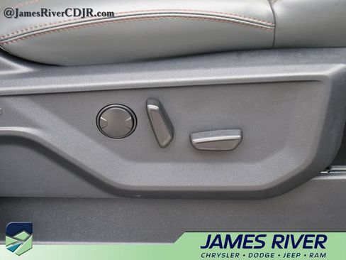 Used 2025 Ford Expedition Active AWD/4WD image 10