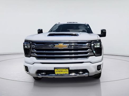 Used 2025 Chevrolet Silverado 2500 High Country w/ Technology Package AWD/4WD image 3