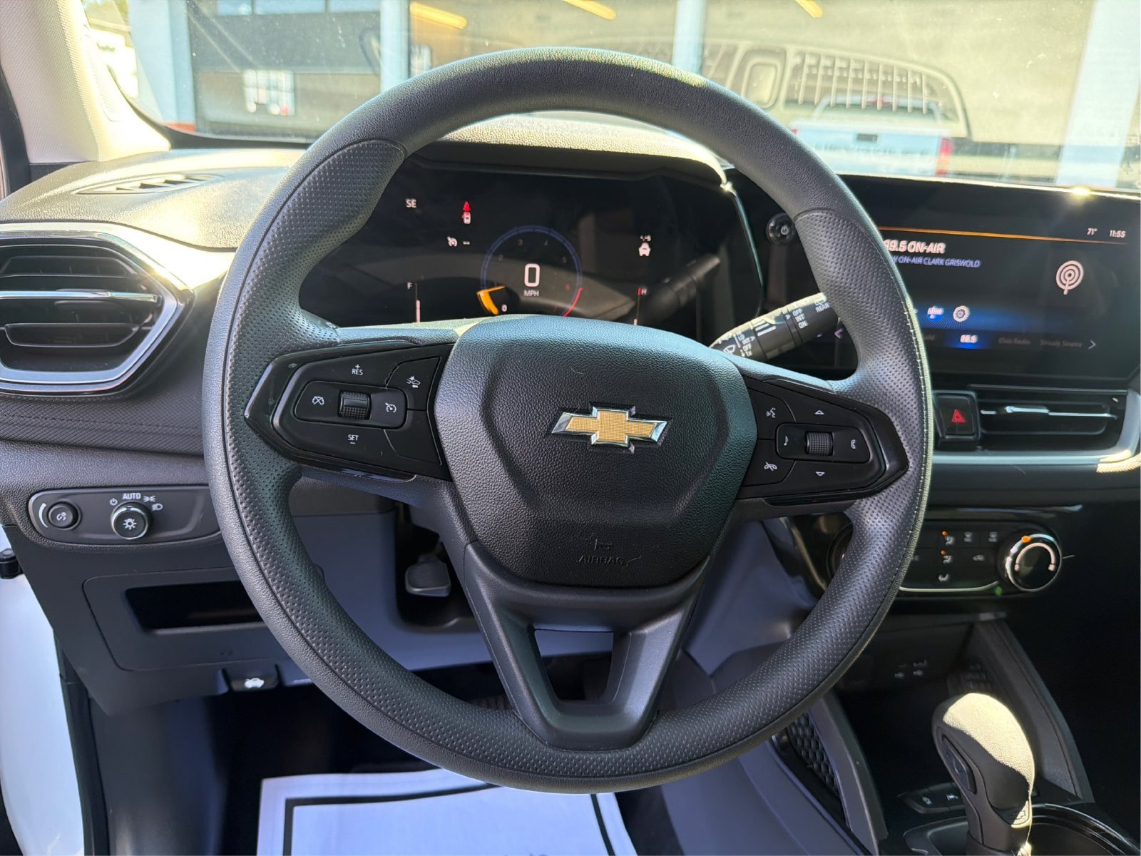 Used 2024 Chevrolet TrailBlazer LT AWD/4WD image 17