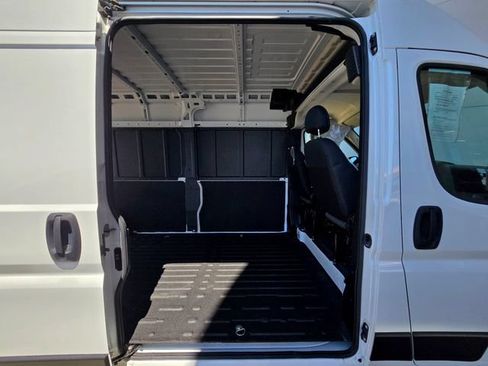 Used 2025 RAM ProMaster 2500 w/ Safety Group FWD image 22