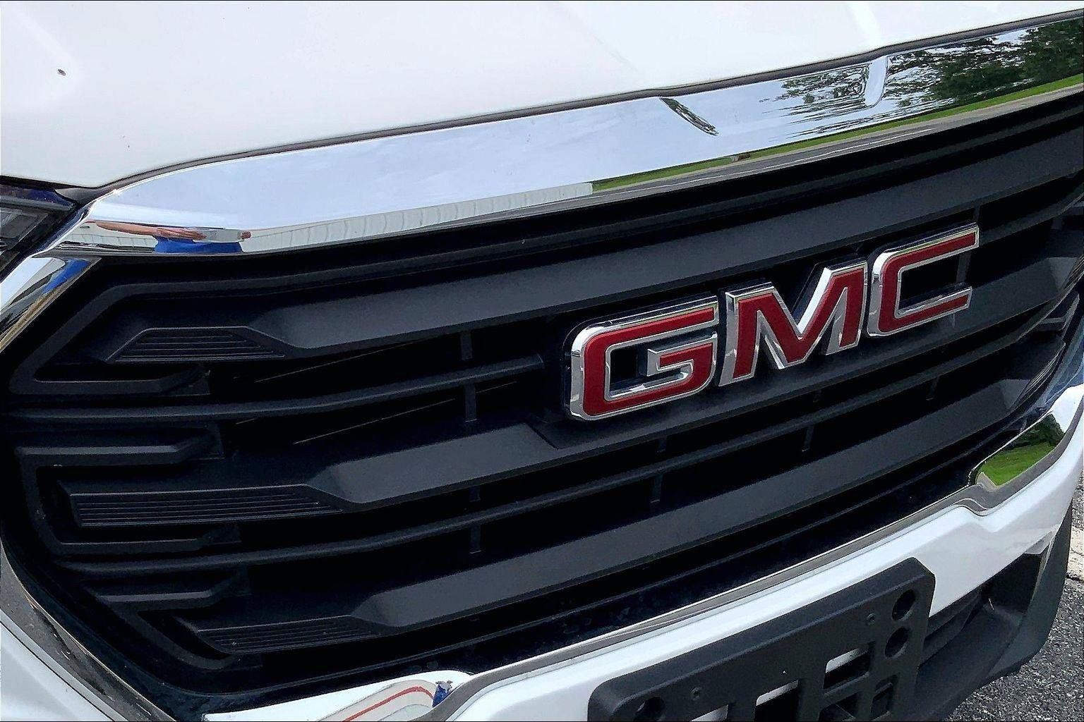 Used 2024 GMC Terrain SLE AWD/4WD image 29