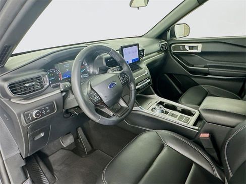 Used 2020 Ford Explorer XLT w/ Equipment Group 202A image 12