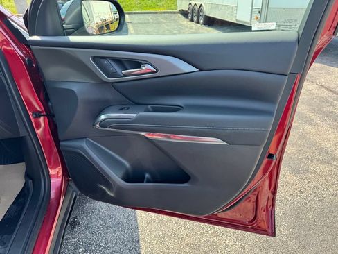 Used 2025 Chevrolet Traverse LT w/ LPO, Floor Liner Package AWD/4WD image 18