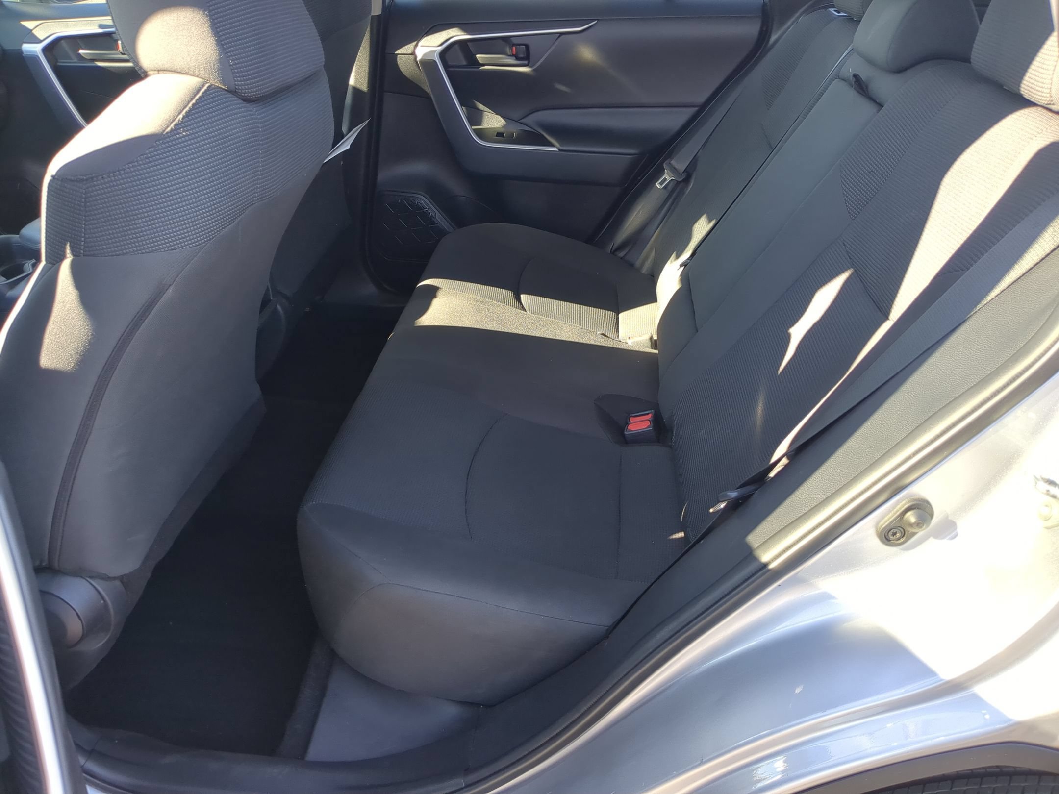 Used 2021 Toyota RAV4 LE AWD/4WD image 22