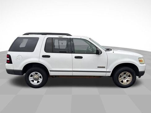 Used 2006 Ford Explorer XLS RWD image 4