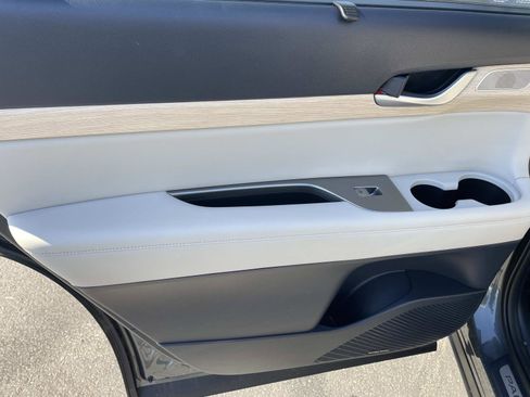 Used 2023 Hyundai Palisade Limited w/ Cargo Package image 23