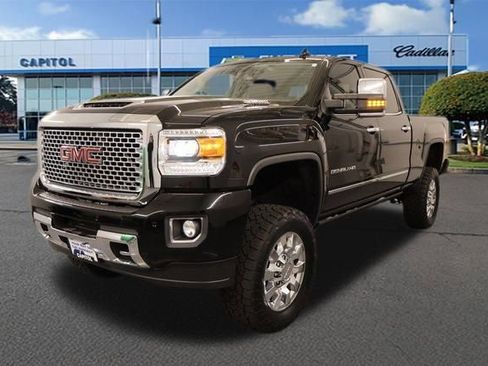 Used 2017 GMC Sierra 2500 Denali w/ Duramax Plus Package image 7