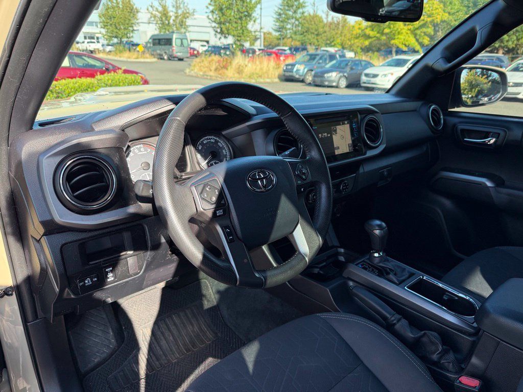 Used 2016 Toyota Tacoma TRD Sport w/ Towing Package RWD image 13