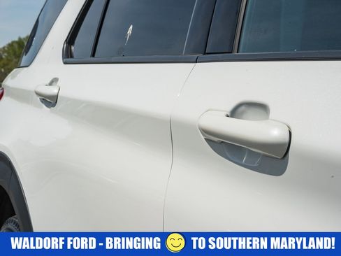 Used 2022 Ford Explorer XLT w/ Equipment Group 202A AWD/4WD image 19
