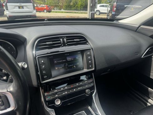 Used 2018 Jaguar XE Prestige image 18