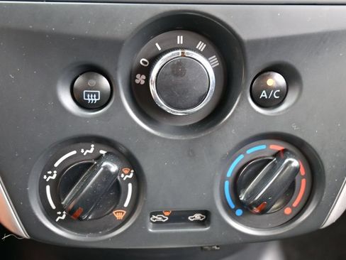 Used 2017 Nissan Versa SV FWD image 38