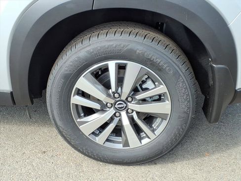 New 2025 Nissan Pathfinder SL image 5