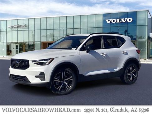 New 2026 Volvo XC40 B4 Core image 1