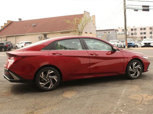 Used 2025 Hyundai Elantra Limited FWD image 7