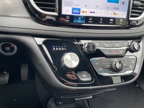 New 2026 Chrysler Pacifica Select AWD/4WD image 20