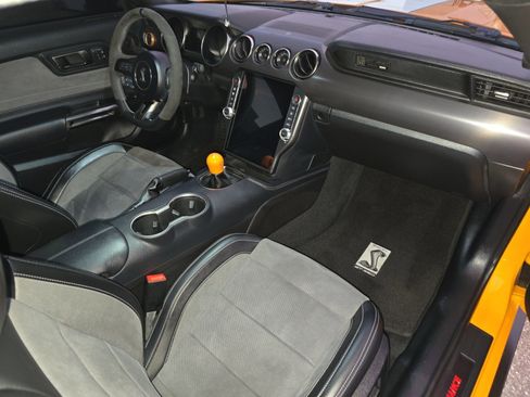 Used 2019 Ford Mustang Shelby GT350 w/ Technology Package image 18