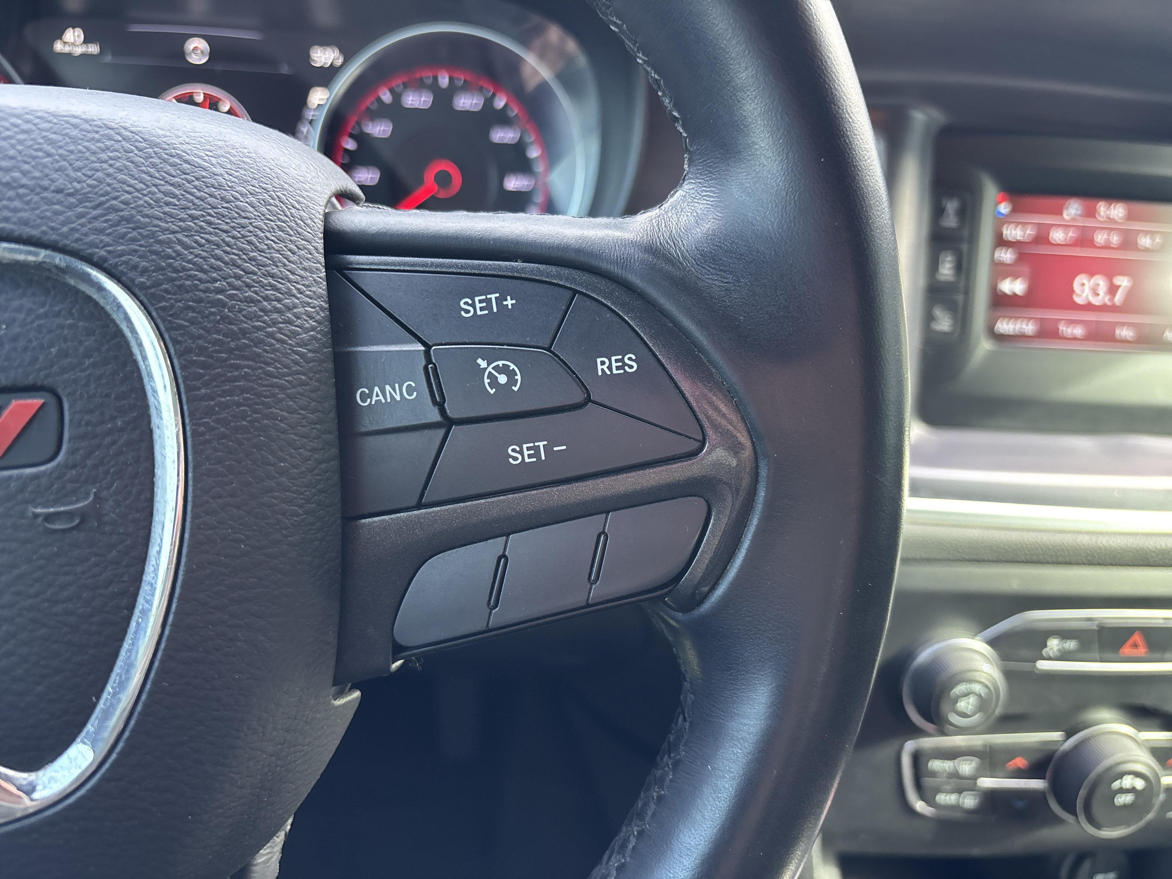Used 2016 Dodge Charger SE RWD image 28