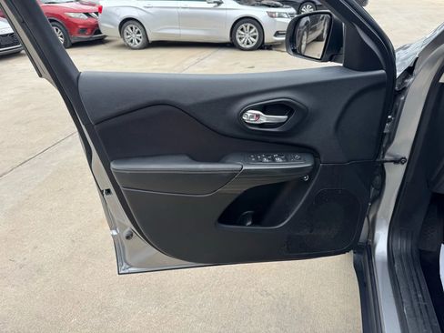 Used 2016 Jeep Cherokee Latitude w/ Safety/Convenience Group image 20