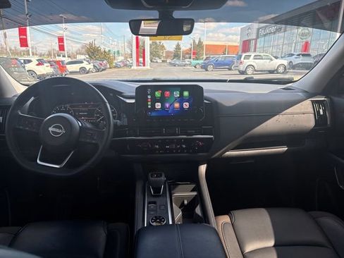 Certified 2025 Nissan Pathfinder SL w/ Black Appearance Package image 23