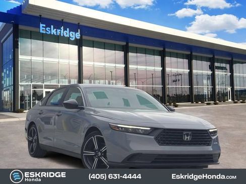 Used 2025 Honda Accord Sport image 1