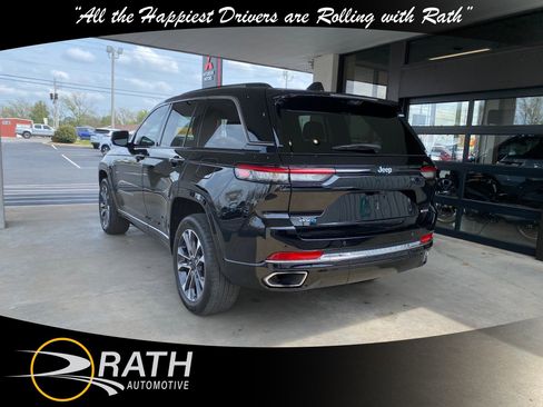 Used 2022 Jeep Grand Cherokee Overland w/ Luxury Tech Group IV AWD/4WD image 9