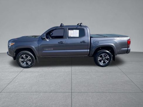 Used 2019 Toyota Tacoma TRD Sport AWD/4WD image 4