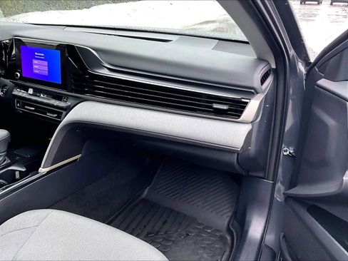 Used 2025 Toyota Camry LE image 13