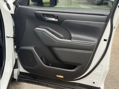 Used 2022 Toyota Highlander XSE FWD image 36