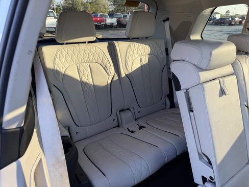 Used 2020 BMW X7 xDrive40i w/ Premium Package image 32