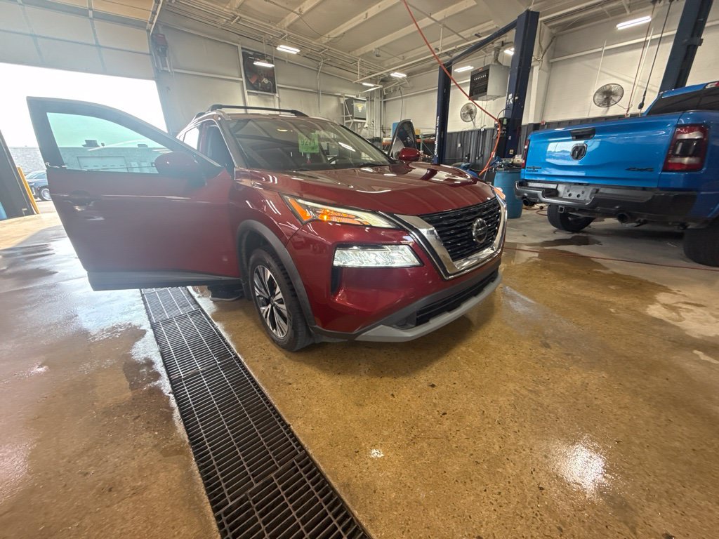 Used 2021 Nissan Rogue SV w/ Premium Package FWD image 3