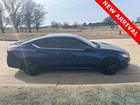 Used 2022 Nissan Altima 2.5 SR image 2