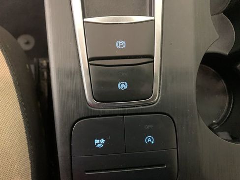 Used 2020 Ford Escape SE image 25