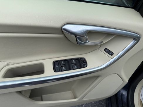 Used 2016 Volvo XC60 T5 Premier w/ Proximity Package FWD image 18