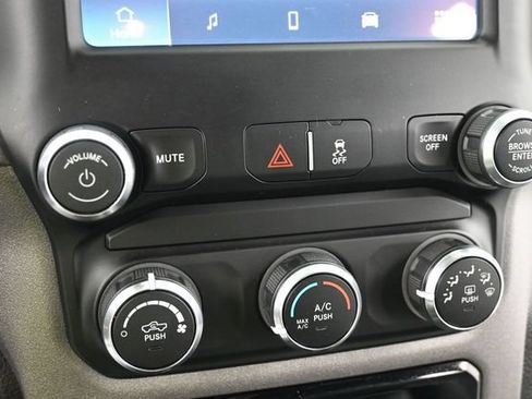 Used 2022 RAM 2500 Tradesman w/ Chrome Appearance Group AWD/4WD image 11