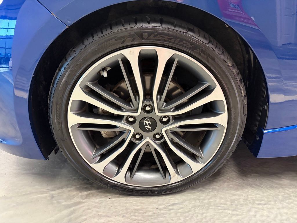 Used 2016 Hyundai Veloster Turbo FWD image 23