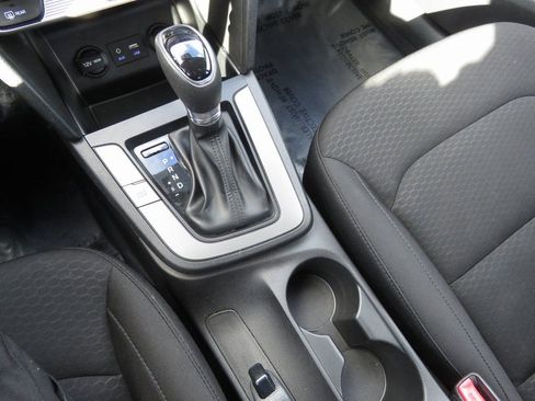 Used 2019 Hyundai Elantra SE w/ Cargo Package image 24
