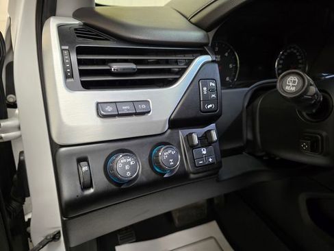 Used 2019 GMC Yukon SLT w/ Graphite Performance Edition AWD/4WD image 18