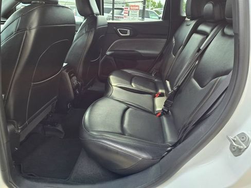 Used 2023 Jeep Compass Latitude AWD/4WD image 31