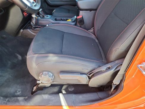 Used 2018 Jeep Wrangler Unlimited Rubicon image 12