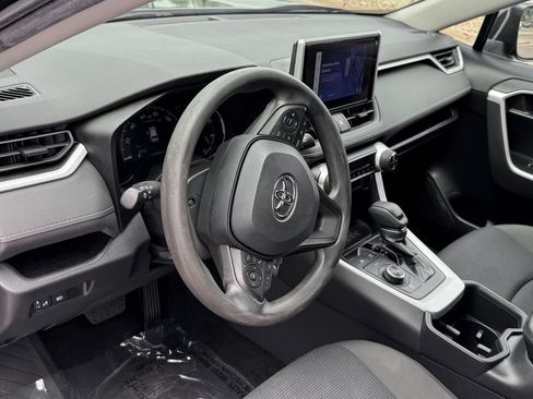 Used 2023 Toyota RAV4 LE AWD/4WD image 16