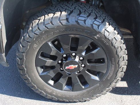 Used 2024 Chevrolet Silverado 2500 Custom w/ Custom Value Package AWD/4WD image 10