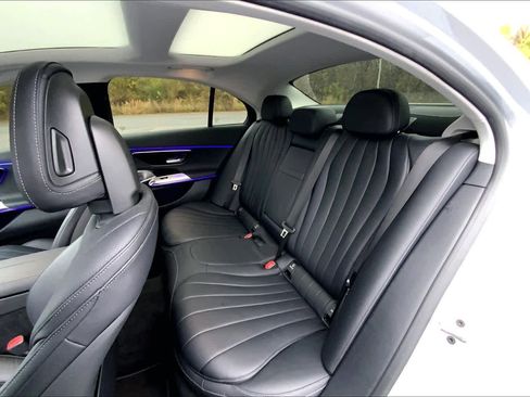 Used 2024 Mercedes-Benz E 350 4MATIC Sedan image 18