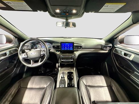 Used 2020 Ford Explorer XLT w/ Equipment Group 202A image 17