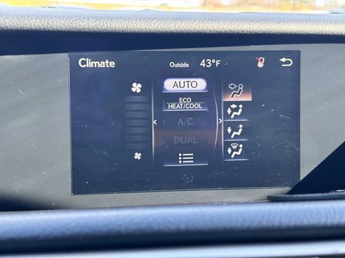 Used 2017 Lexus IS 200t image 33